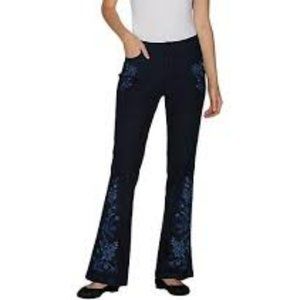 GILI Petite Flare Leg Jean Embroidery